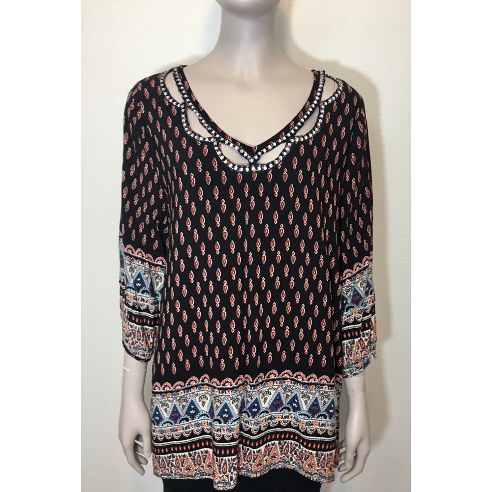 BKE Boho Rhinestone Tunic Top - Picture 15 of 16